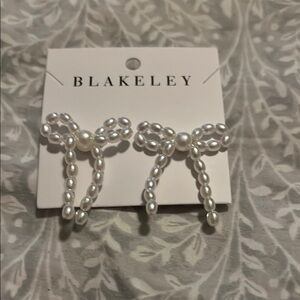 Bow Earrings by‎ Blakeley